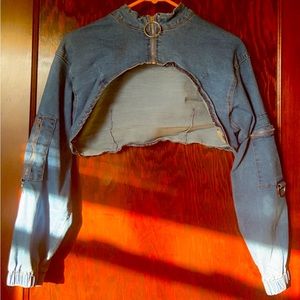 Denim cropped jean jacket pockets on arms of the jacket
